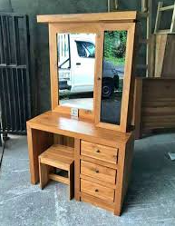 Meja Rias Kayu